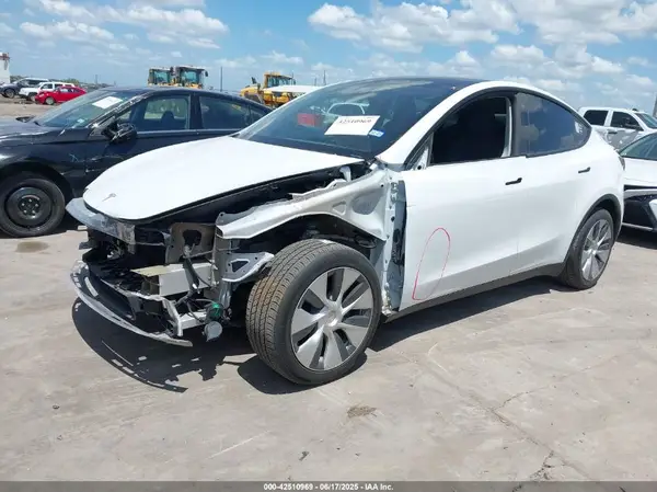 5YJYGDEE9MF269826 2021 TESLA MODEL Y - Image 2
