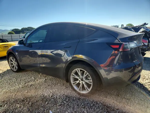 5YJYGDEE9MF271656 2021 TESLA MODEL Y - Image 2