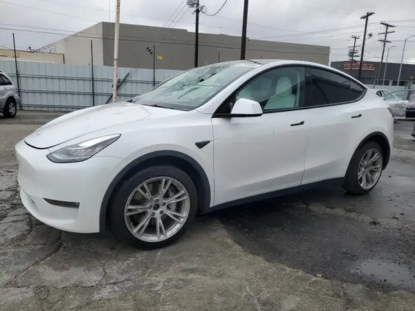 5YJYGDEE9MF282138 2021 TESLA MODEL Y - Image 1