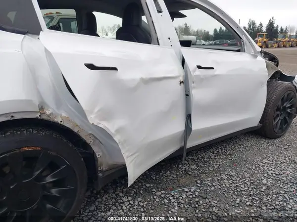 2021 TESLA MODEL Y auction photo 6