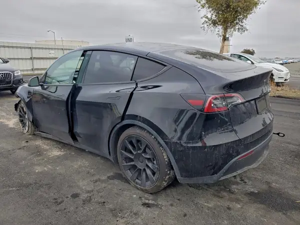 5YJYGDEE9MF303084 2021 TESLA MODEL Y - Image 2