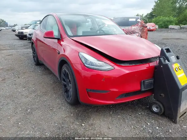 5YJYGDEEXMF100317 2021 TESLA MODEL Y - Image 1