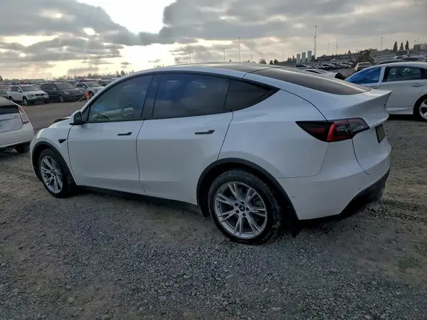 5YJYGDEEXMF122317 2021 TESLA MODEL Y - Image 2