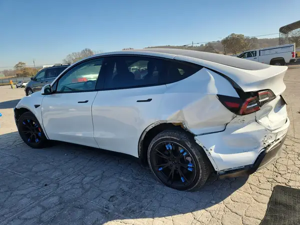 5YJYGDEEXMF146875 2021 TESLA MODEL Y - Image 2