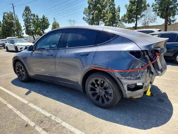 5YJYGDEEXMF157438 2021 TESLA MODEL Y - Image 2