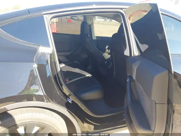 5YJYGDEEXMF188883 2021 TESLA MODEL Y - Image 8