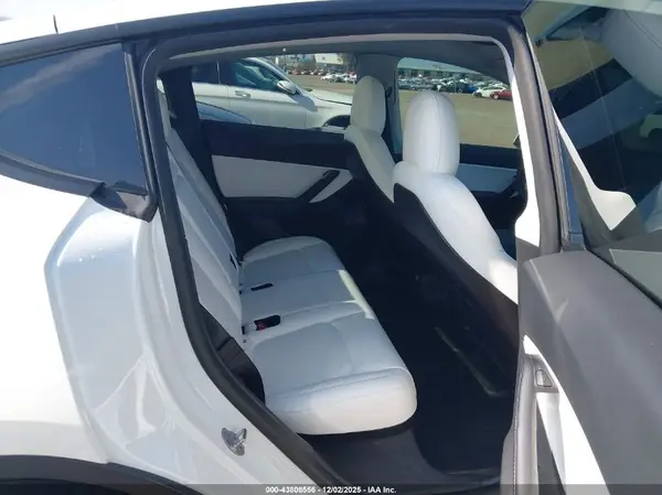 5YJYGDEEXMF205956 2021 TESLA MODEL Y - Image 8