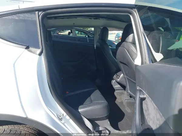 5YJYGDEEXMF209148 2021 TESLA MODEL Y - Image 8