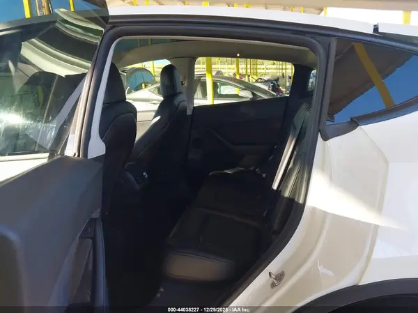5YJYGDEEXMF213412 2021 TESLA MODEL Y - Image 8