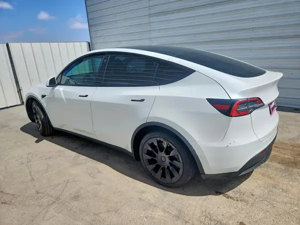5YJYGDEEXMF218111 2021 TESLA MODEL Y - Image 2