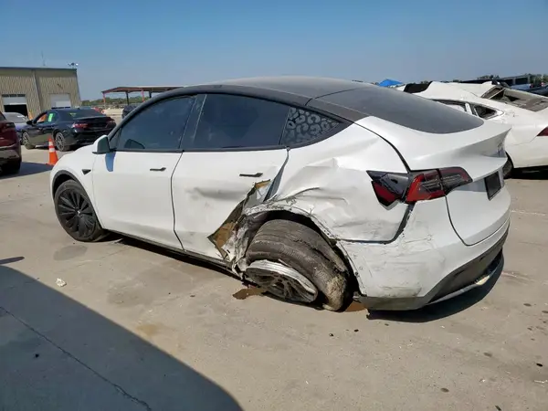 5YJYGDEEXMF228606 2021 TESLA MODEL Y - Image 2