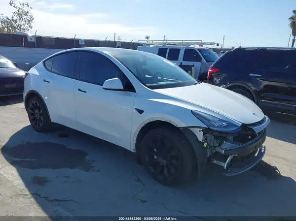 5YJYGDEEXMF240528 2021 TESLA MODEL Y - Image 1