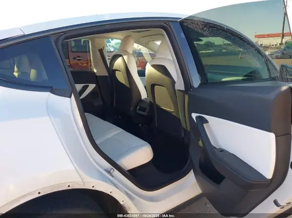 5YJYGDEEXMF255255 2021 TESLA MODEL Y - Image 8