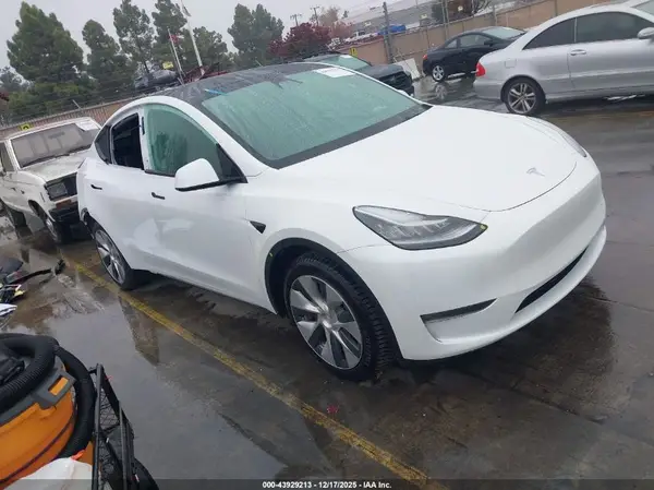 5YJYGDEEXMF276588 2021 TESLA MODEL Y - Image 1