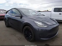 5YJYGDEEXMF285596 2021 TESLA MODEL Y