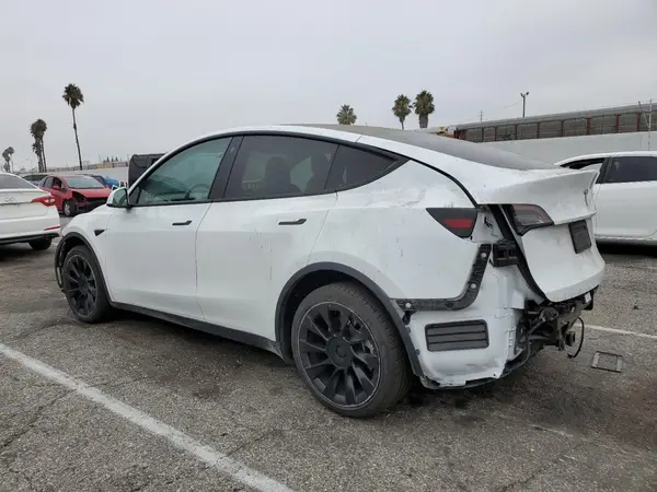 5YJYGDEEXMF300436 2021 TESLA MODEL Y - Image 2
