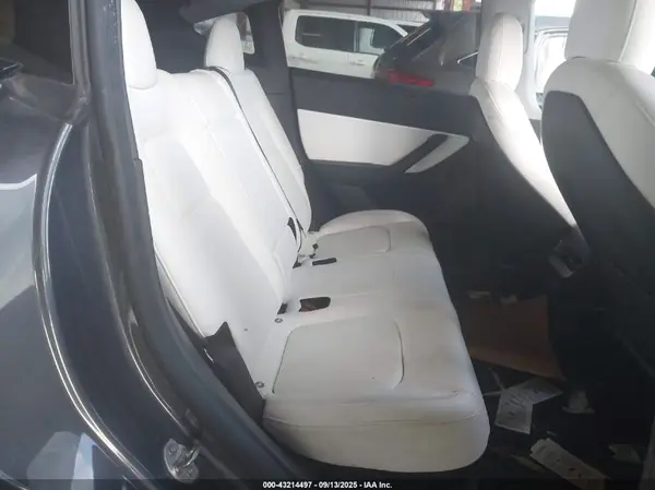 5YJYGDEEXMF301828 2021 TESLA MODEL Y - Image 8
