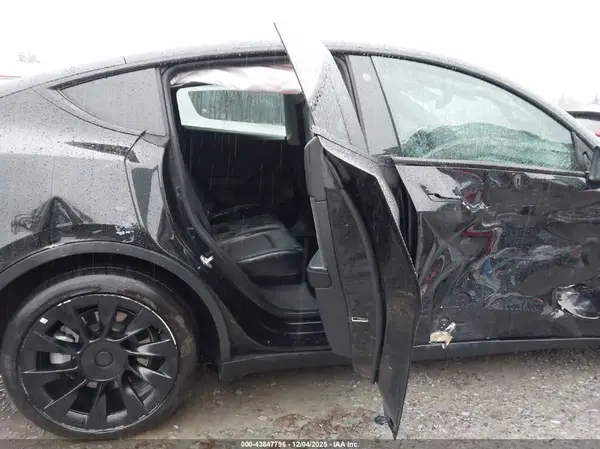 5YJYGDEEXMF302056 2021 TESLA MODEL Y - Image 8
