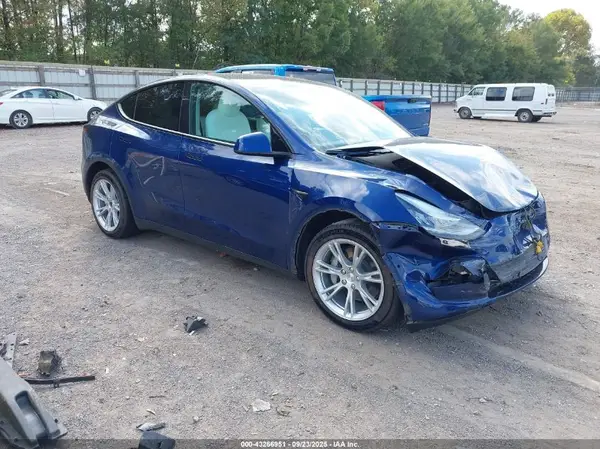 5YJYGDEEXMF303644 2021 TESLA MODEL Y - Image 1