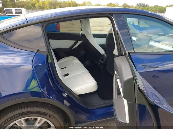 5YJYGDEEXMF303644 2021 TESLA MODEL Y - Image 8