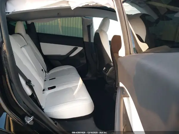 5YJYGDEF0MF215839 2021 TESLA MODEL Y - Image 8