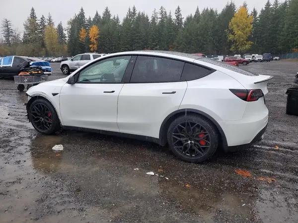5YJYGDEF1MF075574 2021 TESLA MODEL Y - Image 2
