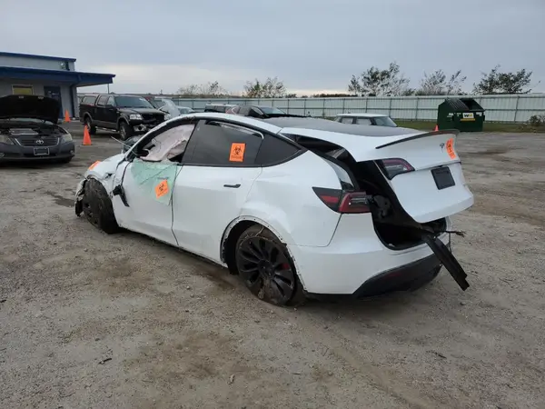 5YJYGDEF1MF211864 2021 TESLA MODEL Y - Image 2