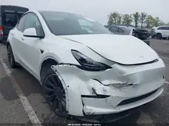 5YJYGDEF1MF251359 2021 TESLA MODEL Y