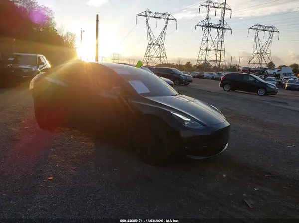 5YJYGDEF2MF121719 2021 TESLA MODEL Y - Image 1