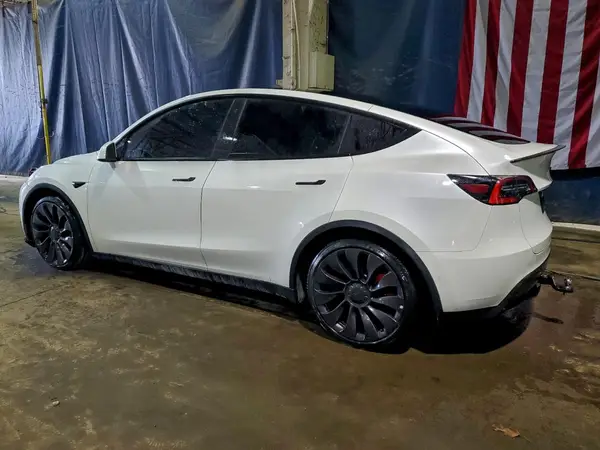5YJYGDEF3MF072983 2021 TESLA MODEL Y - Image 2
