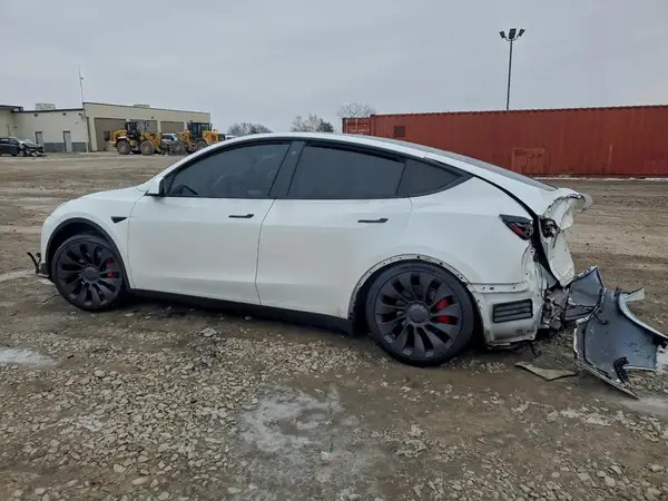 5YJYGDEF3MF219982 2021 TESLA MODEL Y - Image 2