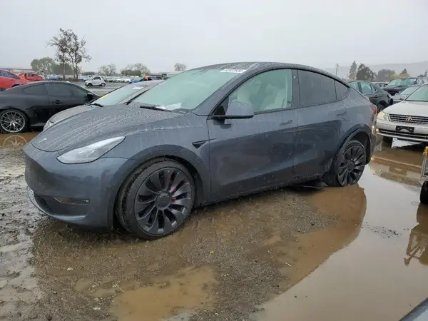 5YJYGDEF3MF240010 2021 TESLA MODEL Y - Image 1