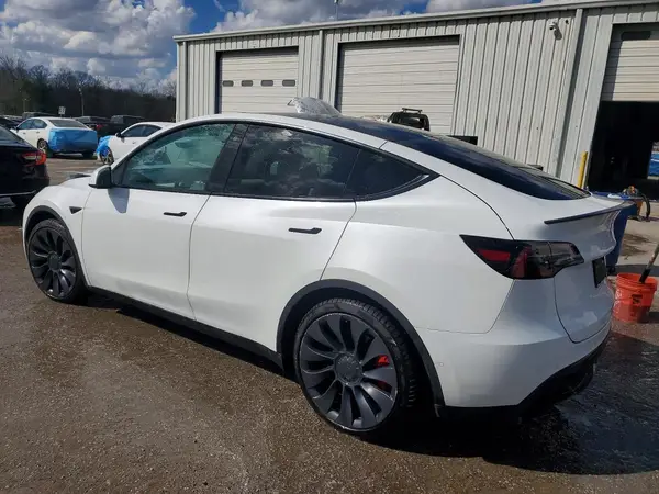 5YJYGDEF3MF246163 2021 TESLA MODEL Y - Image 2