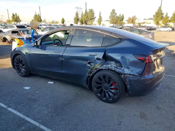 5YJYGDEF3MF273573 2021 TESLA MODEL Y - Image 2