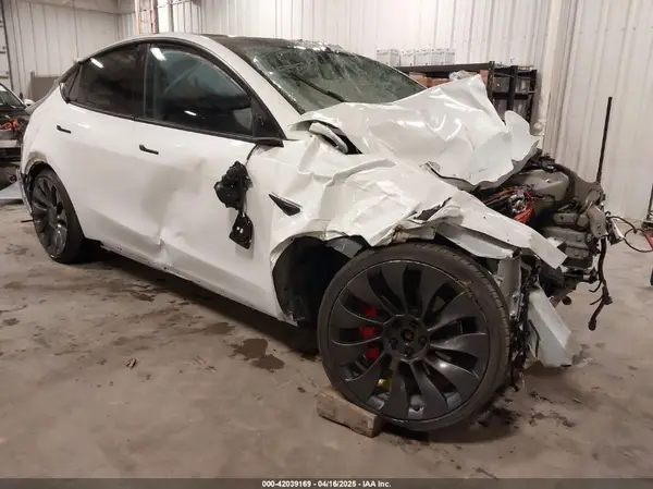 5YJYGDEF4MF075584 2021 TESLA MODEL Y - Image 1