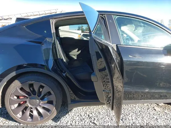 5YJYGDEF4MF215665 2021 TESLA MODEL Y - Image 8