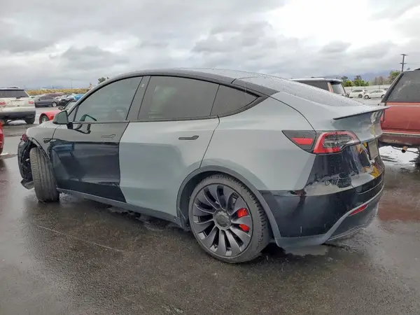 5YJYGDEF4MF272240 2021 TESLA MODEL Y - Image 2