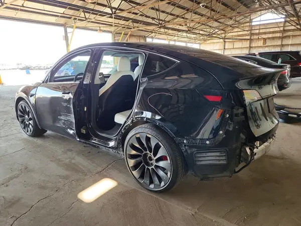5YJYGDEF5MF211575 2021 TESLA MODEL Y - Image 2