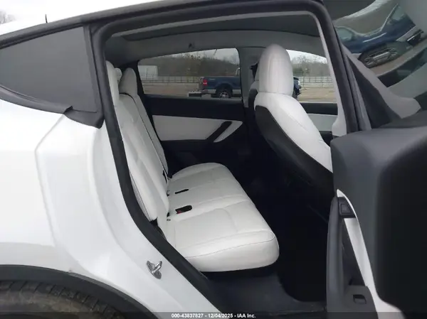 5YJYGDEF5MF244057 2021 TESLA MODEL Y - Image 8