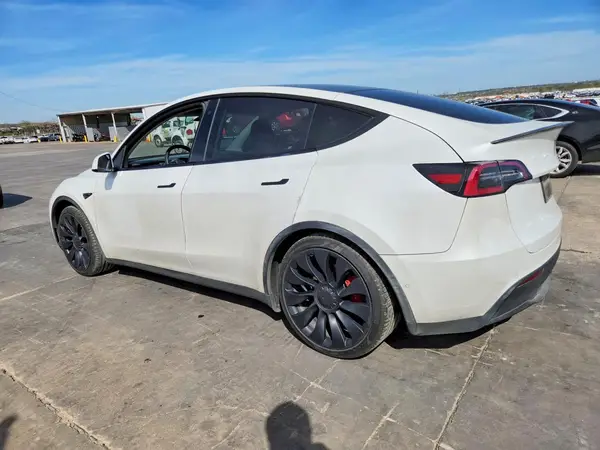 5YJYGDEF6LF009942 2020 TESLA MODEL Y - Image 2