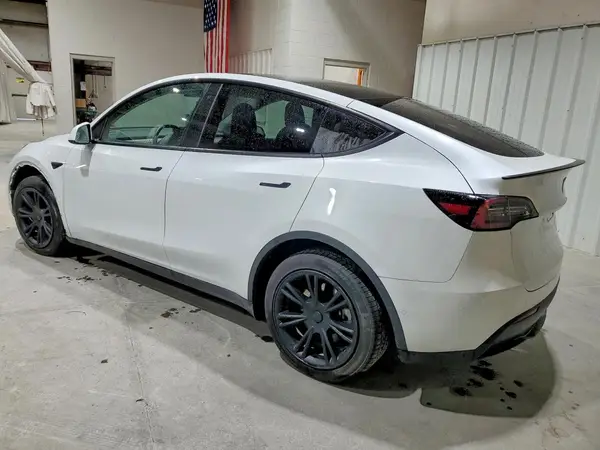 5YJYGDEF6LF017295 2020 TESLA MODEL Y - Image 2