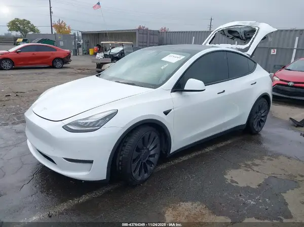 5YJYGDEF6MF073044 2021 TESLA MODEL Y - Image 2