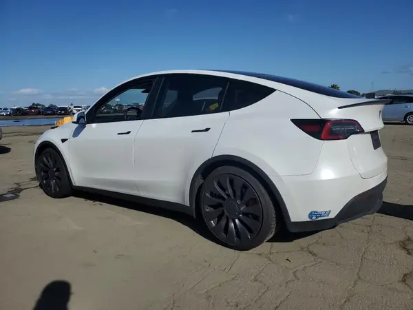 5YJYGDEF6MF215621 2021 TESLA MODEL Y - Image 2
