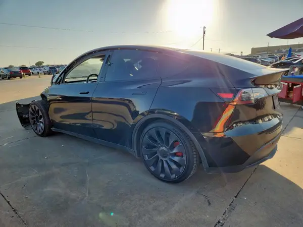5YJYGDEF6MF251986 2021 TESLA MODEL Y - Image 2