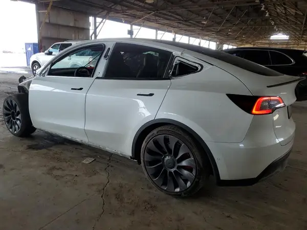 5YJYGDEF6MF267105 2021 TESLA MODEL Y - Image 2
