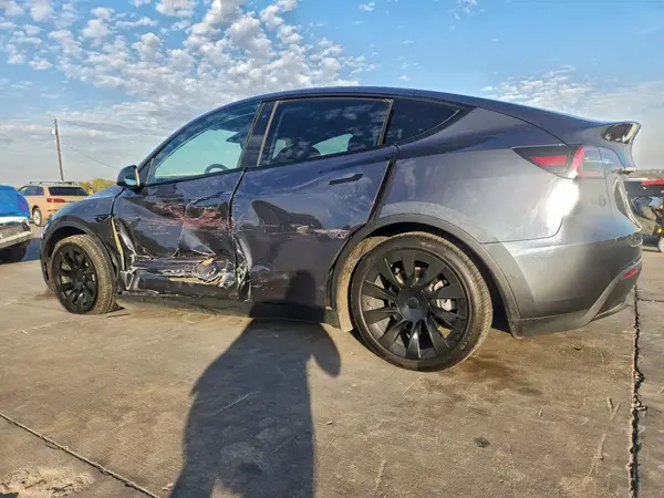 5YJYGDEF7LF002370 2020 TESLA MODEL Y - Image 2