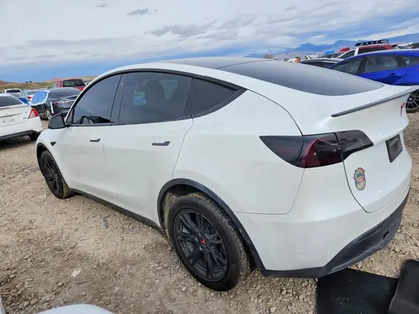 5YJYGDEF7LF002563 2020 TESLA MODEL Y - Image 2
