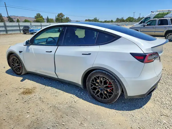 5YJYGDEF7LF003387 2020 TESLA MODEL Y - Image 2