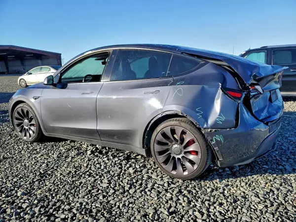 5YJYGDEF7MF245145 2021 TESLA MODEL Y - Image 2