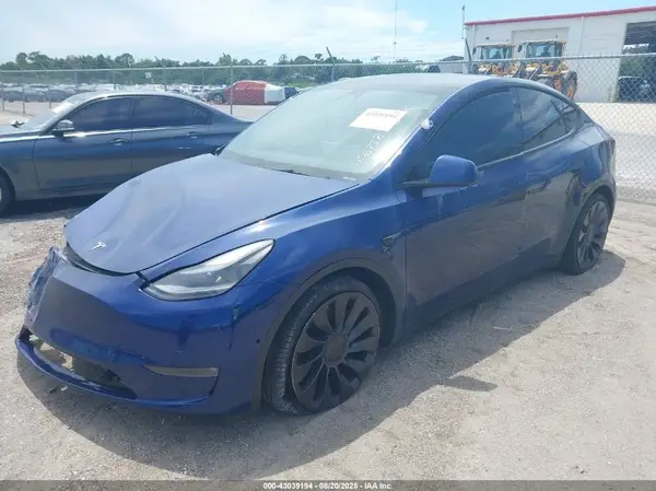 5YJYGDEF7MF256758 2021 TESLA MODEL Y - Image 2